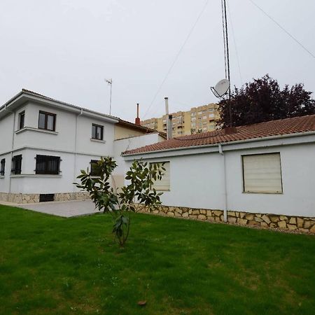 فيلا Housing Leon Casa Con Jardin المظهر الخارجي الصورة