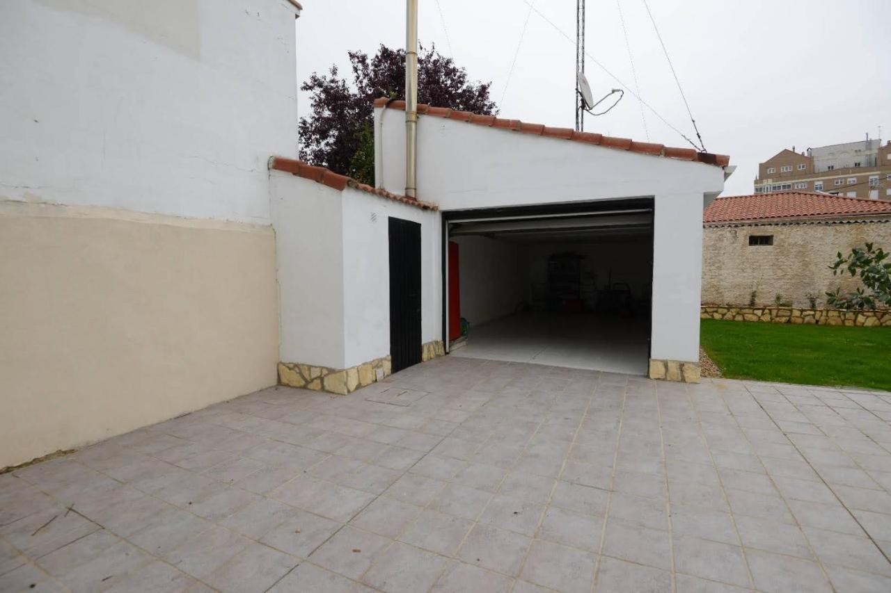 فيلا Housing Leon Casa Con Jardin المظهر الخارجي الصورة