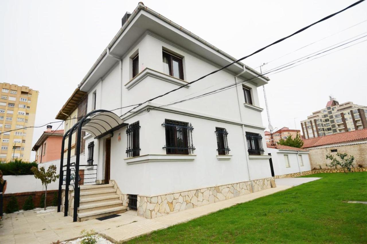 فيلا Housing Leon Casa Con Jardin المظهر الخارجي الصورة
