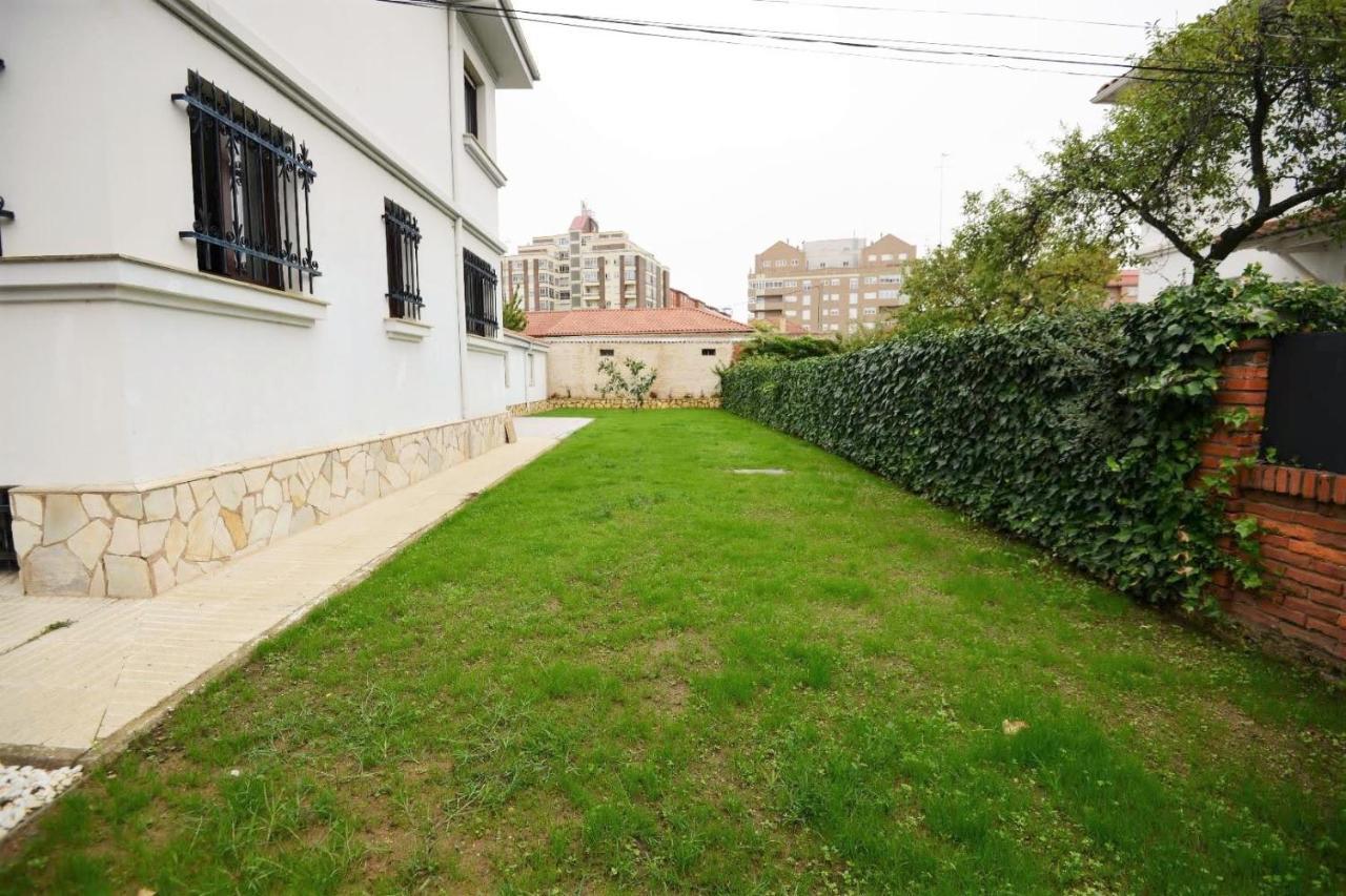 فيلا Housing Leon Casa Con Jardin المظهر الخارجي الصورة