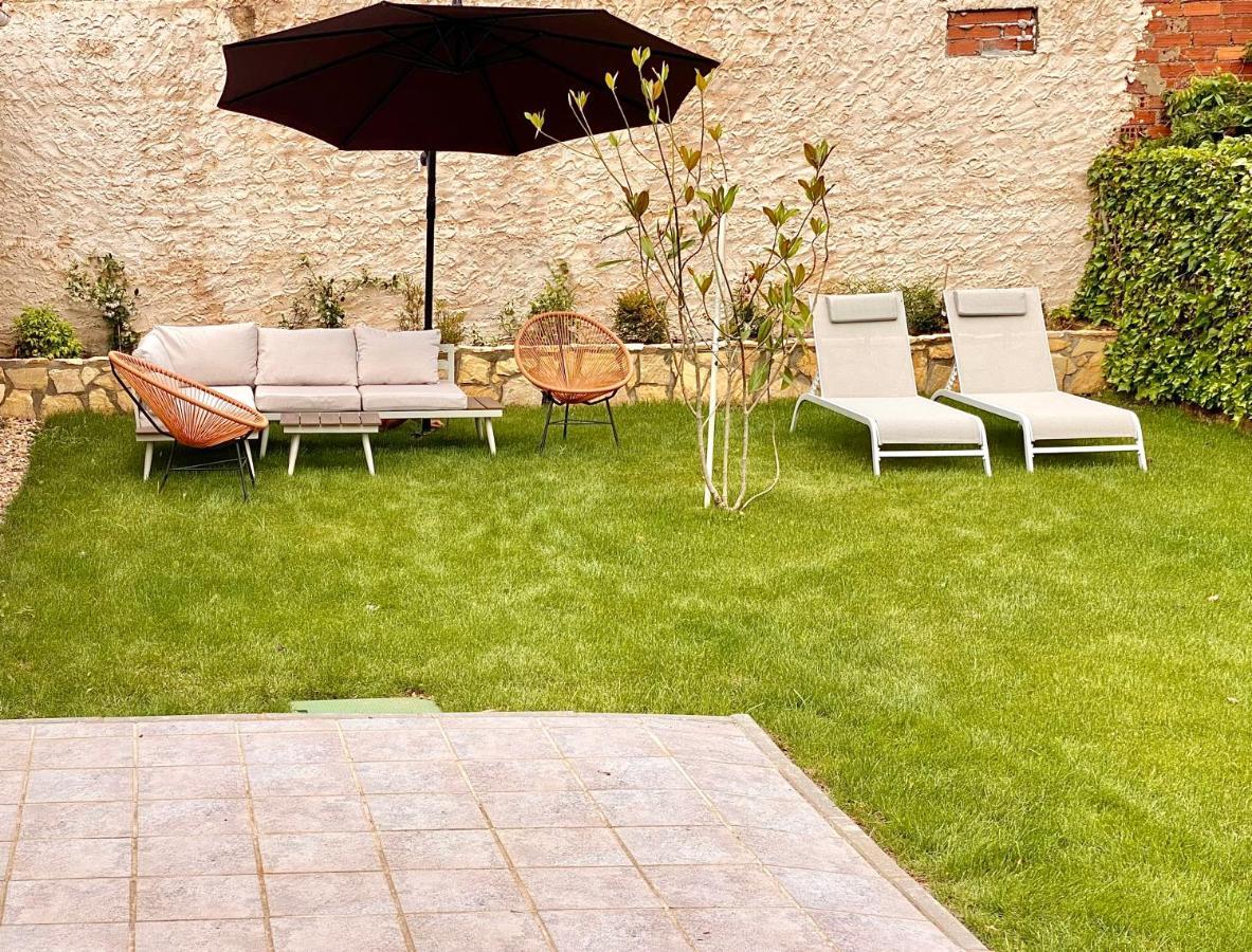 فيلا Housing Leon Casa Con Jardin المظهر الخارجي الصورة